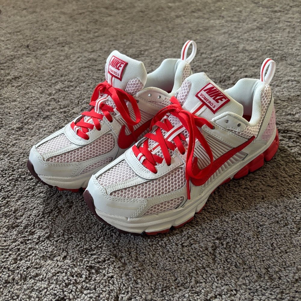 Valentines nike vomero 5